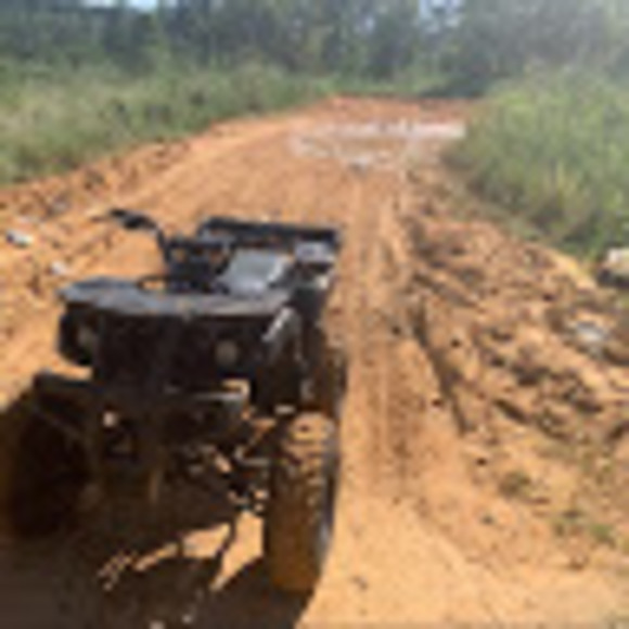 Profile Picture of Ryann Barnby (@ryannblol) on Poshmark