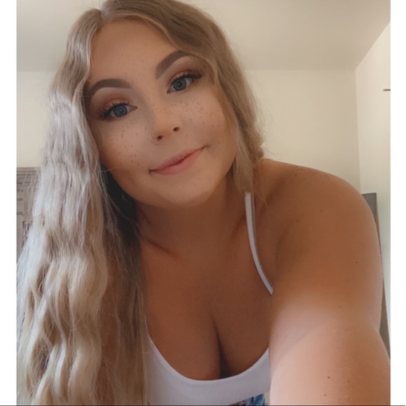 Profile Picture of Kylee Peterson (@kylee_pete15) on Poshmark