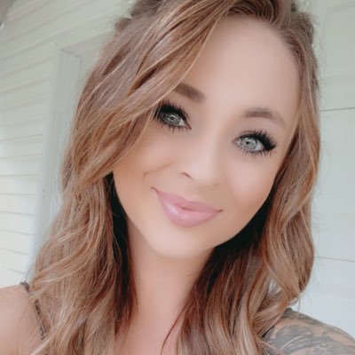 Profile Picture of Chelsey Roberts (@chelseynroberts) on Twitter