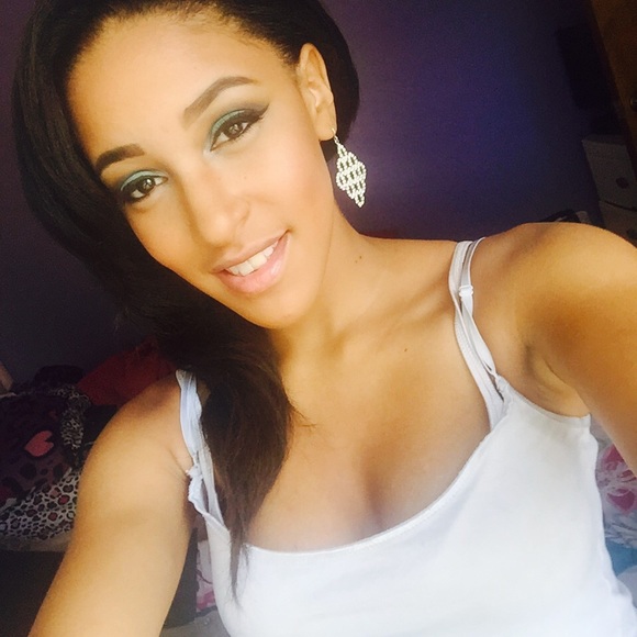 Profile Picture of Tiara Haynesworth (@tiara81210) on Poshmark