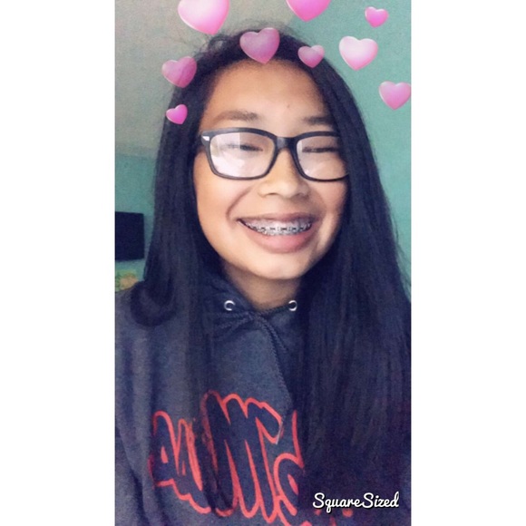 Profile Picture of Mica Novinski (@micanovinski) on Poshmark