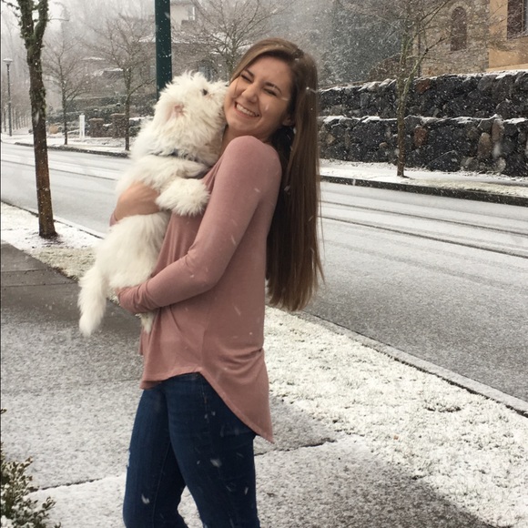 Profile Picture of Alex Morrey (@alexmorrey) on Poshmark