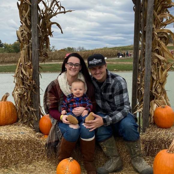 Profile Picture of Amanda Ficarri (@amandaficarri) on Poshmark