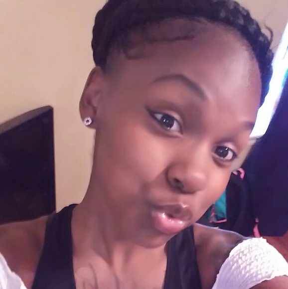 Profile Picture of Dorsha Duncan (@lovee1996) on Poshmark