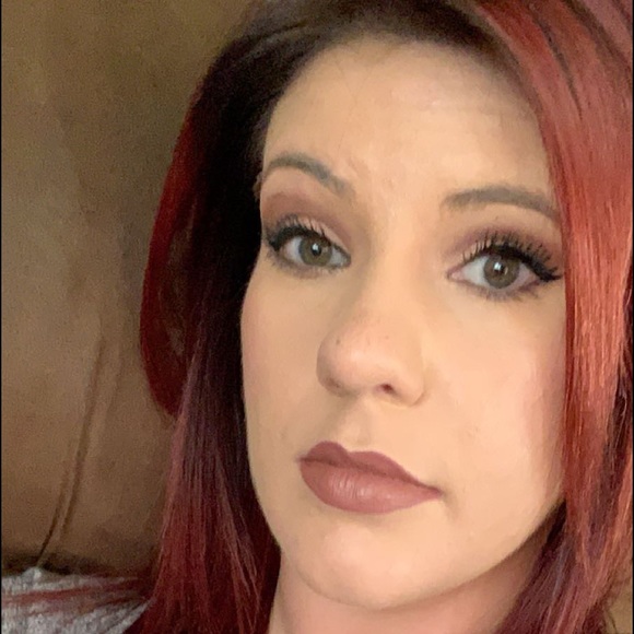 Profile Picture of Layla Seager (@laylaseager) on Poshmark