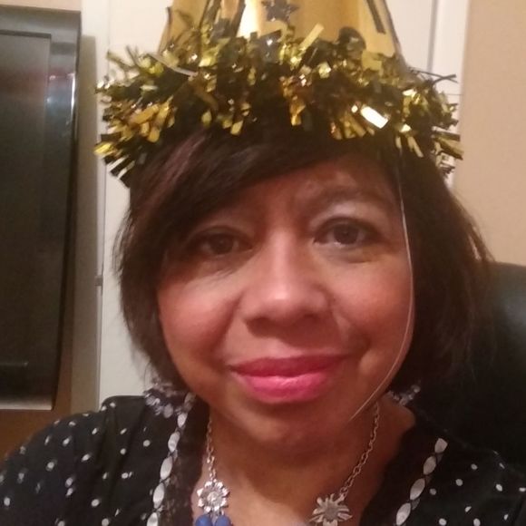 Profile Picture of Loretta Ruiz (@bug231) on Poshmark