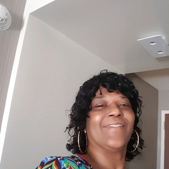 Profile Picture of Bennie Hicks (@hicksbennie) on Poshmark