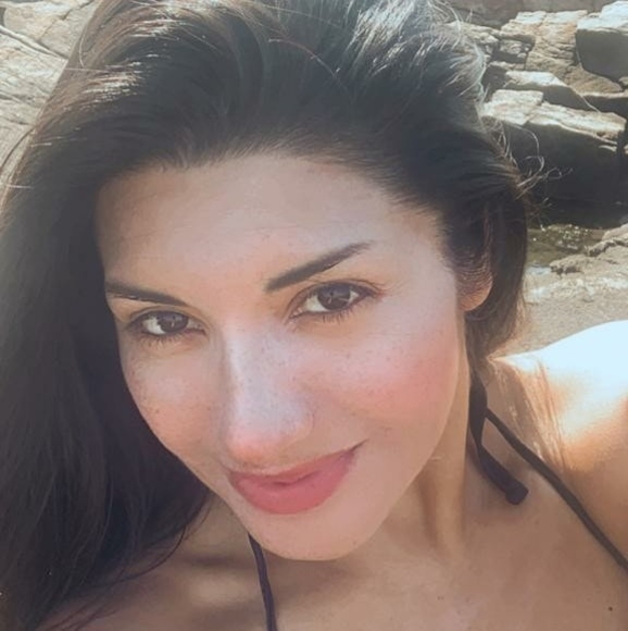 Profile Picture of Fernanda Constante (@fernanda31) on Poshmark