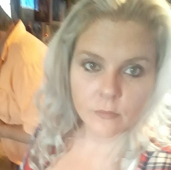 Profile Picture of Jennifer Pauloski (@85jennyp) on Poshmark