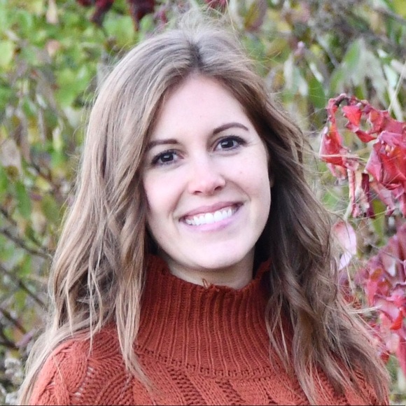 Rachel Stadum - Poshmark Profile Picture of Rachel Stadum (@rjstadum) on Poshmark