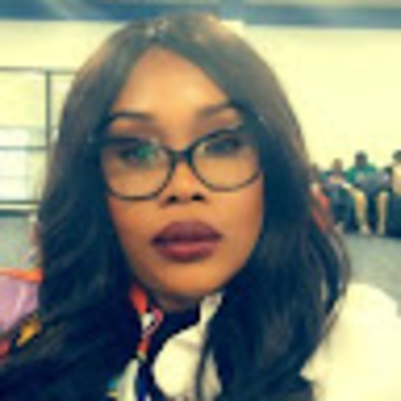 Profile Picture of Itoka Itoka (@eyvonnewatts) on Poshmark