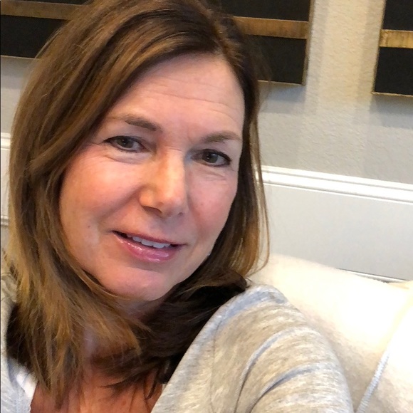 Profile Picture of Lucy Przybyla (@lucybyla) on Poshmark