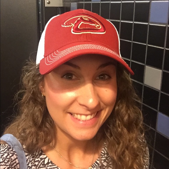 Profile Picture of Eryn Beechey (@ebeechey) on Poshmark