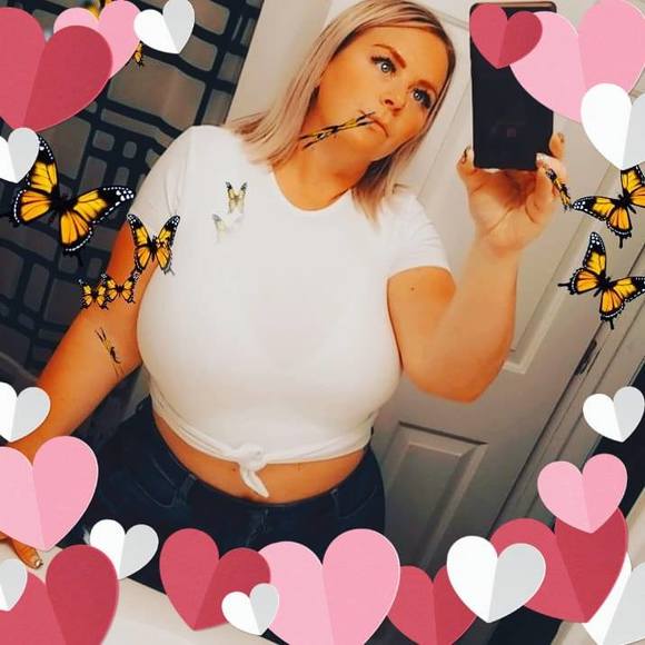 Profile Picture of Lovely Liz (@bootiefresh) on Poshmark