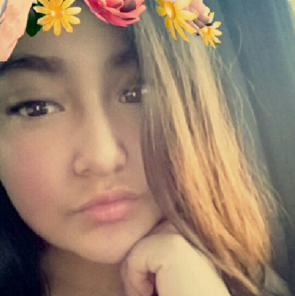 Profile Picture of Amber Munoz (@amber2cute4u) on Poshmark