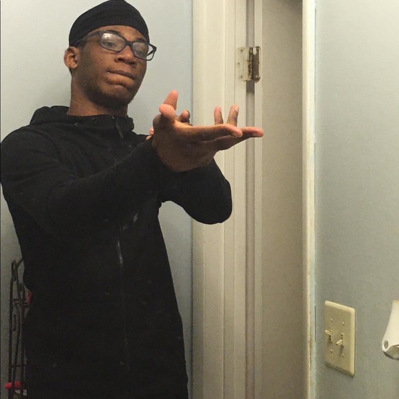 Profile Picture of Paul Pinnock (@bucketfam_paul1) on Poshmark