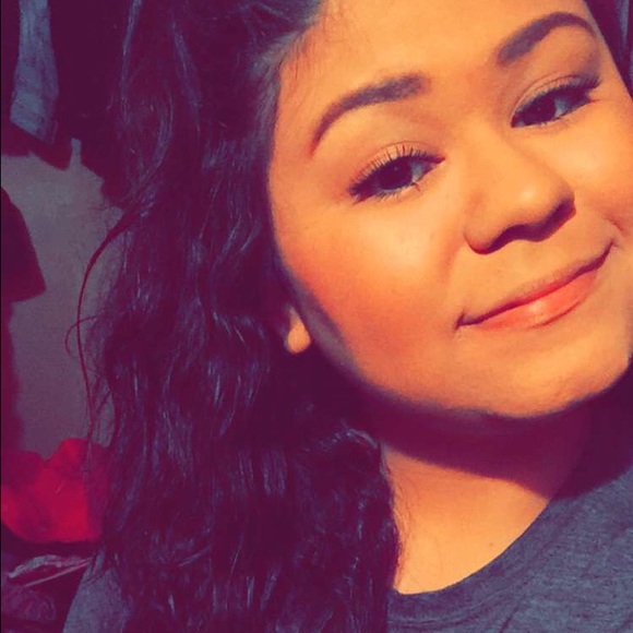 Profile Picture of Paulina Grim (@paulinag10) on Poshmark