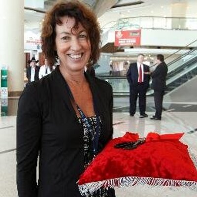 Profile Picture of Julia Cuthbert (@julia_cuthbert) on Twitter