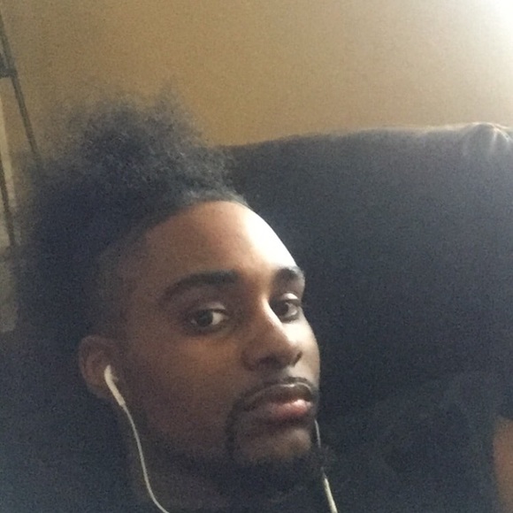 Profile Picture of Larry Martin (@larry562) on Poshmark