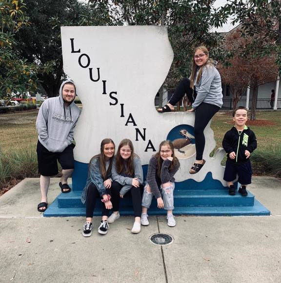 Profile Picture of April Skipper (@donovalskipper) on Poshmark