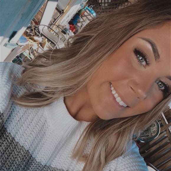 Profile Picture of Kelly Christman (@kelkel_4) on Poshmark