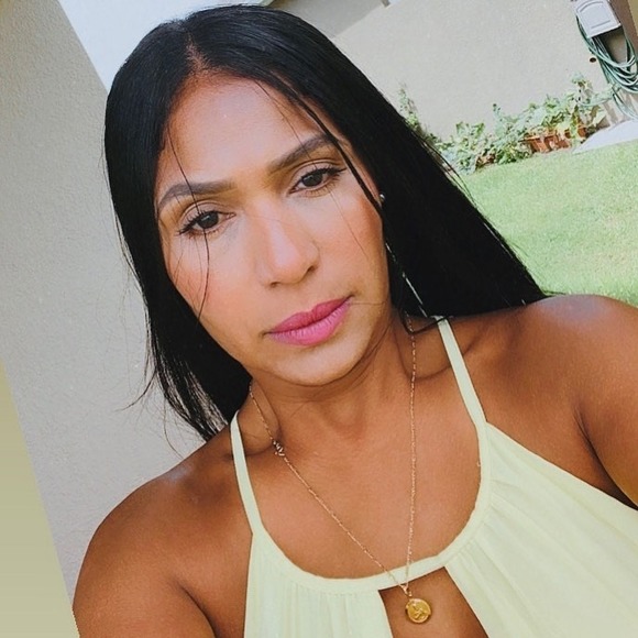 Profile Picture of Hanoi Mijares (@hanoimijares) on Poshmark