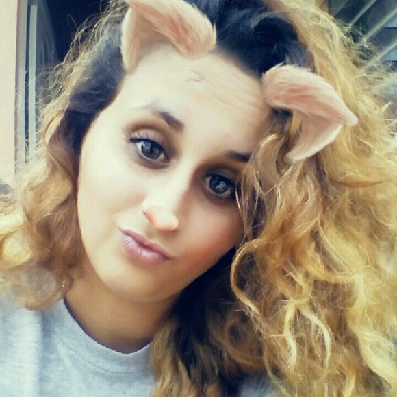 Profile Picture of Perez Perez (@keishlaperez19) on Poshmark