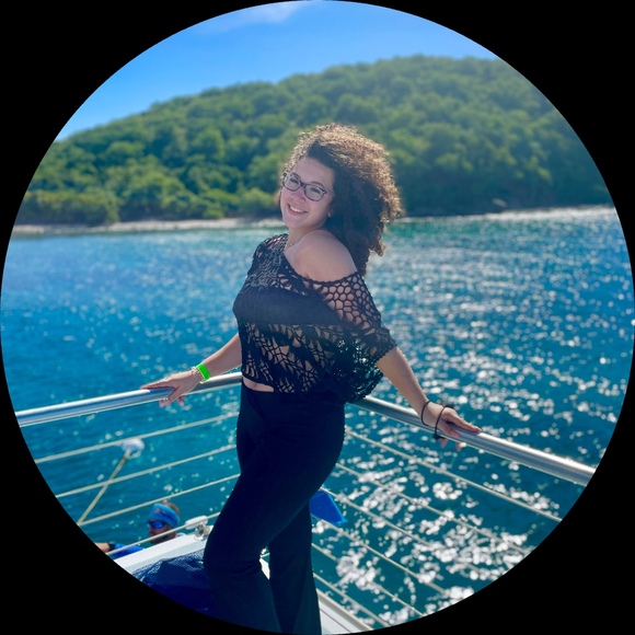 Profile Picture of Isabella Guyse (@bella_guyse) on Poshmark