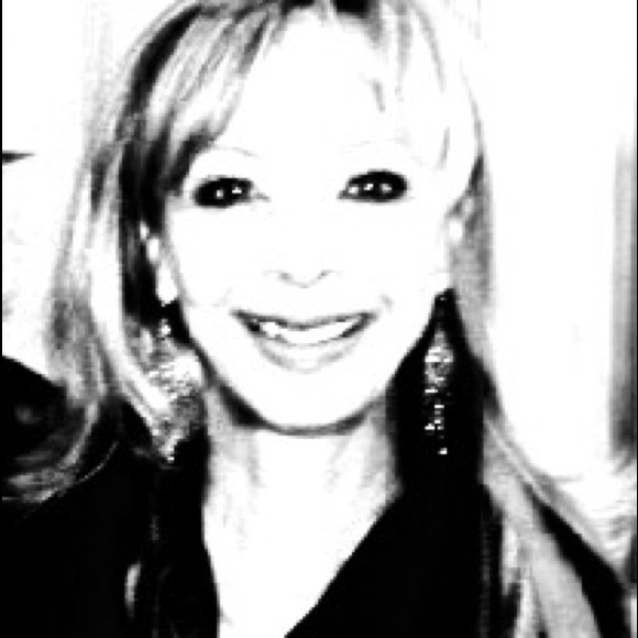Profile Picture of Pamela Lappen (@toocutecloset) on Poshmark