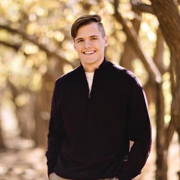 Profile Picture of Blake Finger (@blakefinger98) on Poshmark