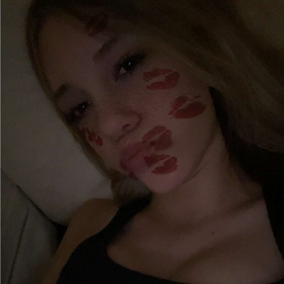 Profile Picture of Sadie Callard (@sadieelala) on Poshmark