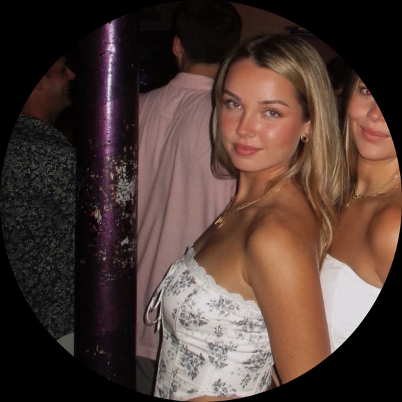 Profile Picture of Ava Wilde (@avawilde) on Poshmark