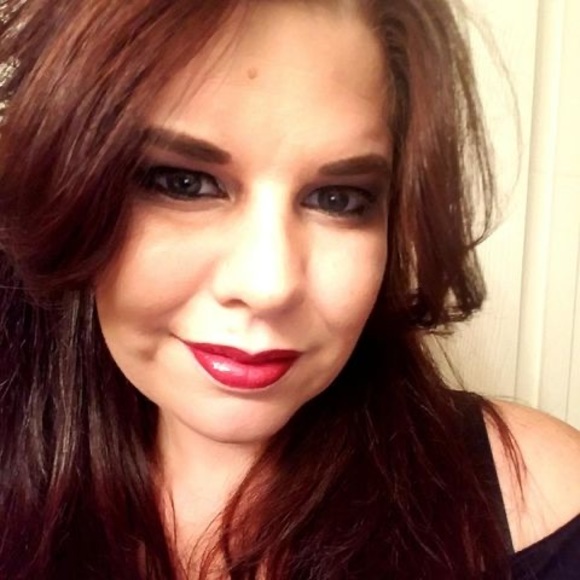 Profile Picture of Ciara Speranza (@ciara_lea2004) on Poshmark