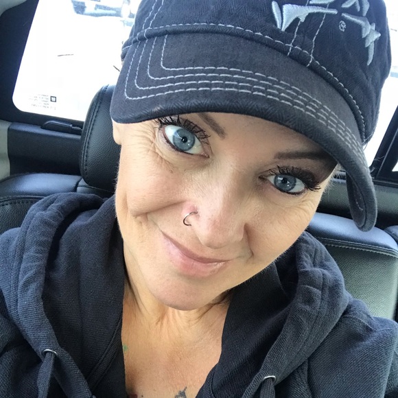 Profile Picture of Ginger Hansen (@ginglynn7) on Poshmark