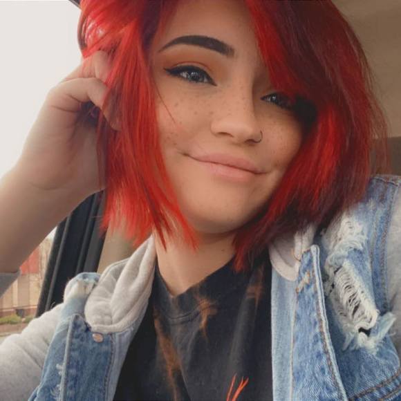 Profile Picture of Leah Brightly (@leahmb1998) on Poshmark