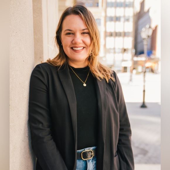 Profile Picture of Eileen Senor (@esenor) on Poshmark