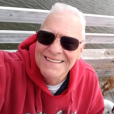 Profile Picture of David Tollefson (@iamahotdog2) on Twitter