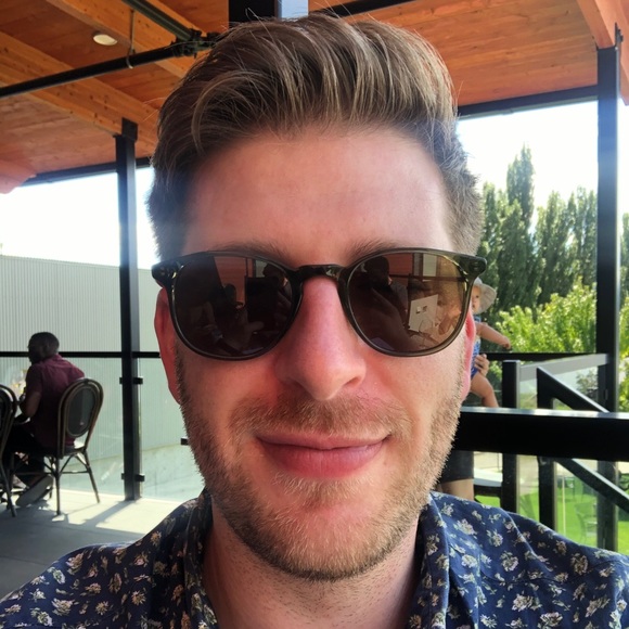 Profile Picture of Alexander Sinclair (@alexmsin) on Poshmark