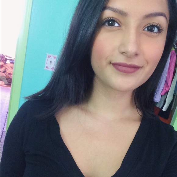 Profile Picture of Stephanie Bedoya (@stephanieb3460) on Poshmark