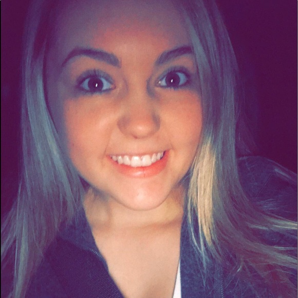 Profile Picture of Taylor Tanner (@taytanner99) on Poshmark