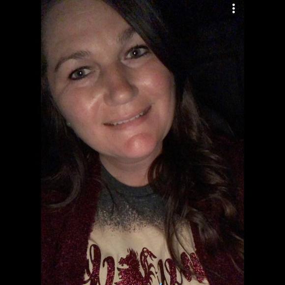 Profile Picture of Felicia Steele (@fmshodges) on Poshmark
