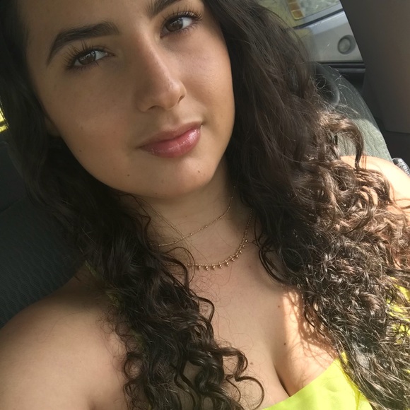 Profile Picture of Nayma Lugones (@naymalugones) on Poshmark