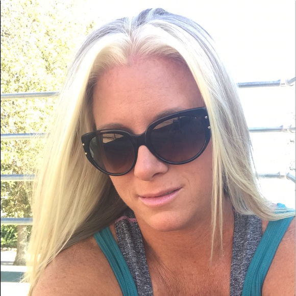 Profile Picture of Melissa Blankenship (@melblank77) on Poshmark