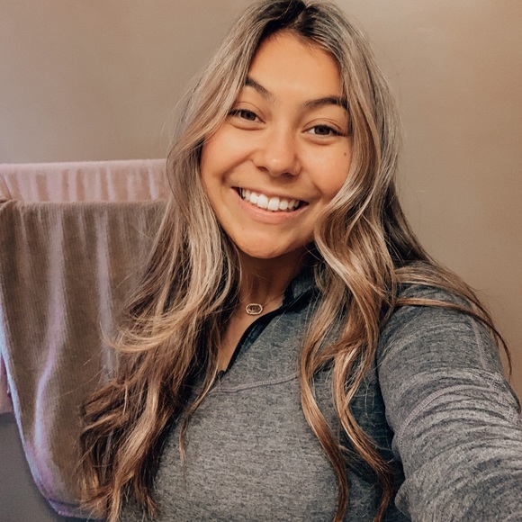 Profile Picture of Mikaylah Wycoco (@mikaylahwycoco) on Poshmark