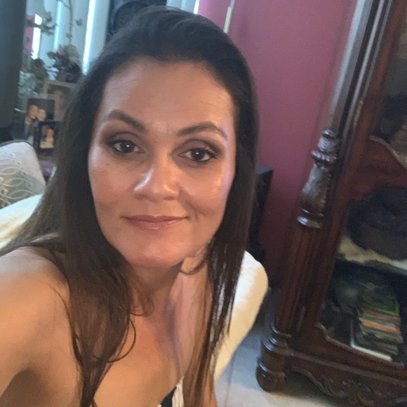 Profile Picture of Julia Durr (@jdurr112) on Poshmark