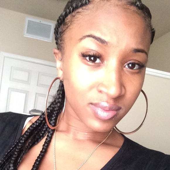 Profile Picture of Aneia Dutrieuille (@neigers1996) on Poshmark