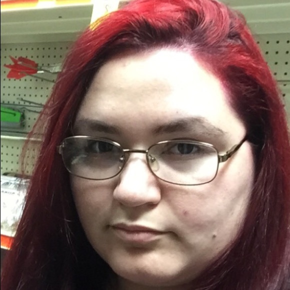 Profile Picture of Christine Miele (@miele455) on Poshmark