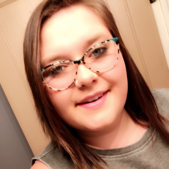 Profile Picture of Brooke Gouge (@bgouge97) on Poshmark