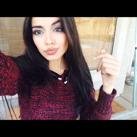 Profile Picture of Angel Flores (@venicia123) on Poshmark