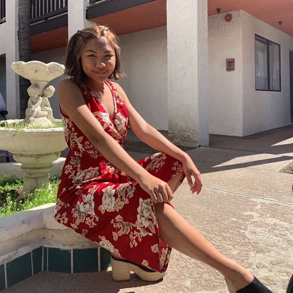 Profile Picture of Daniella Sihombing (@nellasihomb) on Poshmark